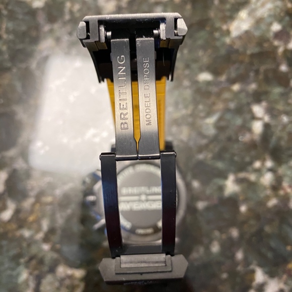 Breitling Avenger Hurricane - Picture 5 of 8